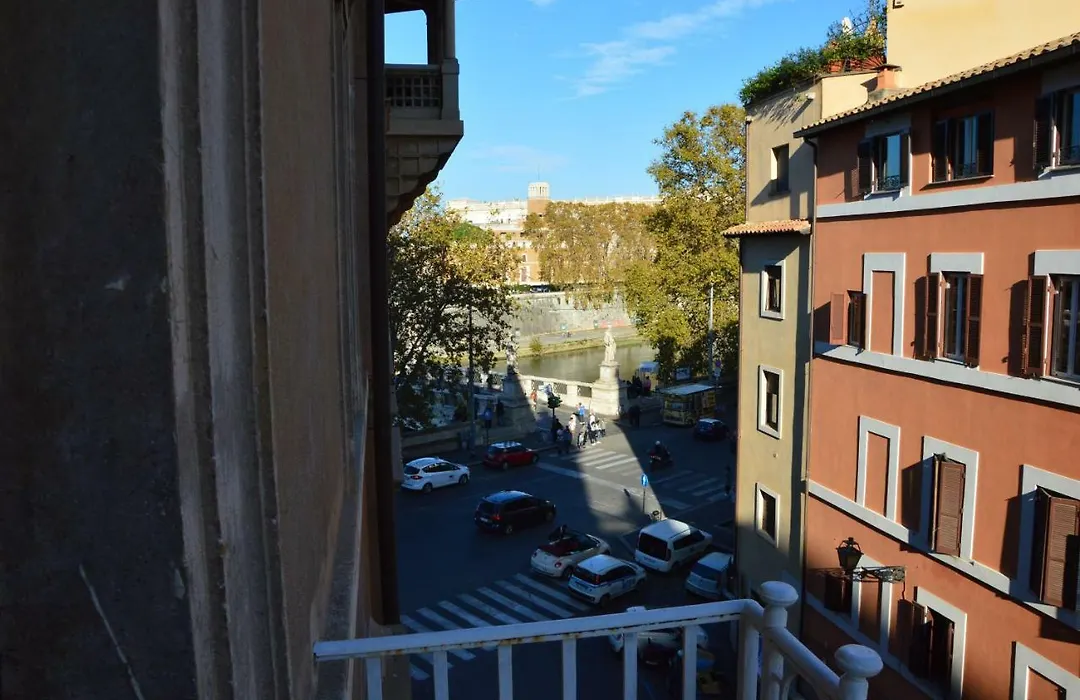 Una finestra su Castel Sant'Angelo-1